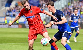 SCP-Angreifer Robert Leipertz (l.) schirmt den Ball vor Darmstadts Innenverteidiger Christoph Zimmermann ab. - Imago Images SCP-Angreifer Robert Leipertz (l.) schirmt den Ball vor Darmstadts Innenverteidiger Christoph Zimmermann ab. - Imago Images