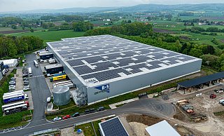 Die Photovoltaikanlage auf dem Dach der B+S Logistik im Kreis Gütersloh soll 2,3 Gigawattstunden Strom im Jahr produzieren. - Ulrich Fälker Die Photovoltaikanlage auf dem Dach der B+S Logistik im Kreis Gütersloh soll 2,3 Gigawattstunden Strom im Jahr produzieren. - Ulrich Fälker