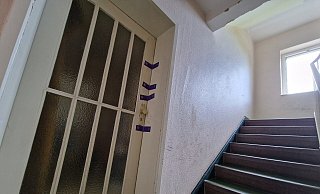 Hinter dieser, damals versiegelten, Tür kam es zum Tötungsdelikt. - privat Hinter dieser, damals versiegelten, Tür kam es zum Tötungsdelikt. - privat