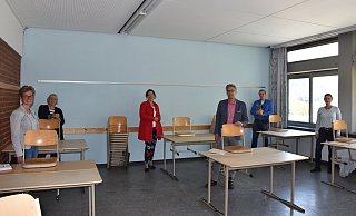 Brigitte Husemann (v.l.), Stadt Höxter, Realschulleiterin Monika Krekeler, Sekundarschulleiterin Christiane Hoffmann, Schuldezernent Stefan Fellmann, KWG-Oberstufenkoordinator Ralf Westermann und KWG-Leiterin Heike Edeler haben alles für die Öffnung des Schulzentrums vorbereitet. - Stadt Höxter Brigitte Husemann (v.l.), Stadt Höxter, Realschulleiterin Monika Krekeler, Sekundarschulleiterin Christiane Hoffmann, Schuldezernent Stefan Fellmann, KWG-Oberstufenkoordinator Ralf Westermann und KWG-Leiterin Heike Edeler haben alles für die Öffnung des Schulzentrums vorbereitet. - Stadt Höxter
