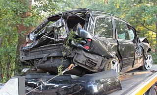 Der Wagen dürfte Totalschaden erlitten haben. - Polizei Minden-Lübbecke Der Wagen dürfte Totalschaden erlitten haben. - Polizei Minden-Lübbecke