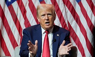 US-Präsidentschaftskandidat Donald Trump instrumentalisiert Herkunft und Hautfarbe seiner Konkurrentin. - Charles Rex Arbogast/AP/dpa US-Präsidentschaftskandidat Donald Trump instrumentalisiert Herkunft und Hautfarbe seiner Konkurrentin. - Charles Rex Arbogast/AP/dpa