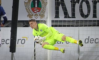 Seine bislang letzte 90-Minütige Flugshow hatte Arminia Bielefelds Leo Oppermann im Westfalenpokalspiel gegen Soest im vergangenen Oktober. - Oliver Krato Seine bislang letzte 90-Minütige Flugshow hatte Arminia Bielefelds Leo Oppermann im Westfalenpokalspiel gegen Soest im vergangenen Oktober. - Oliver Krato