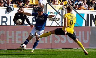 Stefano Russo (l.) und Arminia Bielefeld feierten bei Alemannia Aachen einen wichtigen Auswärtssieg. - IMAGO/Eibner Stefano Russo (l.) und Arminia Bielefeld feierten bei Alemannia Aachen einen wichtigen Auswärtssieg. - IMAGO/Eibner