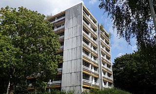 Das marode Hochhaus am Sulburgring ist vielen Driburgern ein Dorn im Auge. - Simone Flörke Das marode Hochhaus am Sulburgring ist vielen Driburgern ein Dorn im Auge. - Simone Flörke