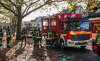 Die Feuerwehr Bielefeld war mit 25 Einsatzkräften vor Ort. - Paul Brinkmann Die Feuerwehr Bielefeld war mit 25 Einsatzkräften vor Ort. - Paul Brinkmann