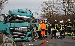 Auf der Bundesstraße 241 kam es im März im zwischen den Abzweigen Borgentreich und Bühne zu einem Unfall zweier Lastwagen. - Dieter Scholz Auf der Bundesstraße 241 kam es im März im zwischen den Abzweigen Borgentreich und Bühne zu einem Unfall zweier Lastwagen. - Dieter Scholz