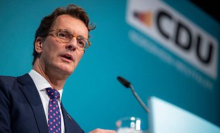 Hendrik Wüst (CDU) spricht beim Landesparteitag der CDU Nordrhein-Westfalen. - Christoph Reichwein/dpa Hendrik Wüst (CDU) spricht beim Landesparteitag der CDU Nordrhein-Westfalen. - Christoph Reichwein/dpa
