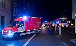 Der Radfahrer, der am Sonntag von einer Stadtbahn getroffen wurde, erlag nun seinen schweren Verletzungen. - Christian Mathiesen Der Radfahrer, der am Sonntag von einer Stadtbahn getroffen wurde, erlag nun seinen schweren Verletzungen. - Christian Mathiesen