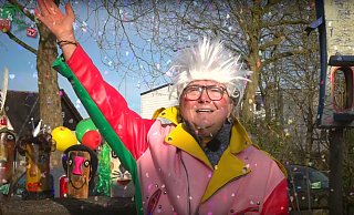 Büttenredner Gerd Leifels durfte natürlich auch in diesem Jahr nicht fehlen. Neben einem Seitenhieb auf die Nieheimer Karnevalskatze versuchte er, der Maskenpflicht etwas Fröhliches abzugewinnen. - (Screenshot) Madita Schellenberg Büttenredner Gerd Leifels durfte natürlich auch in diesem Jahr nicht fehlen. Neben einem Seitenhieb auf die Nieheimer Karnevalskatze versuchte er, der Maskenpflicht etwas Fröhliches abzugewinnen. - (Screenshot) Madita Schellenberg