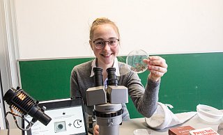 Bea Pfeiffer untersuchte die Auswirkung von Lüftungsanlagen auf das Insektensterben und präsentiert einen Vorschlag, wie sich das verringern lassen könnte. - Ralf Bittner Bea Pfeiffer untersuchte die Auswirkung von Lüftungsanlagen auf das Insektensterben und präsentiert einen Vorschlag, wie sich das verringern lassen könnte. - Ralf Bittner