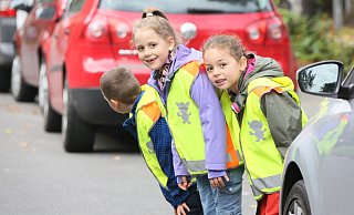 Die Polizei Paderborn informiert Kinder im Kreisgebiet Paderborn laufend über mögliche Gefahren auf Schulwegen (Symbolfoto). - dpa Die Polizei Paderborn informiert Kinder im Kreisgebiet Paderborn laufend über mögliche Gefahren auf Schulwegen (Symbolfoto). - dpa