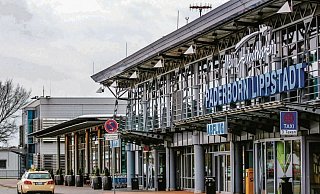 Am Flughafen Paderborn/Lippstadt sind in diesen Herbstferien wieder zahlreiche Reisende in den Urlaub geflogen. - Jens Reddeker Am Flughafen Paderborn/Lippstadt sind in diesen Herbstferien wieder zahlreiche Reisende in den Urlaub geflogen. - Jens Reddeker