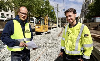 Mobiel-Chef Arne Petersen (links) zusammen mit Alexander Kulinna, Bereichsleiter Gleise und Strecken, vor der Stadtbahn-Baustelle an der Station Rathaus. - Peter Unger Mobiel-Chef Arne Petersen (links) zusammen mit Alexander Kulinna, Bereichsleiter Gleise und Strecken, vor der Stadtbahn-Baustelle an der Station Rathaus. - Peter Unger