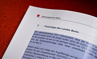 Der Jahresbericht 2022 des Rechnungshofs von Berlin liegt im Abgeordnetenhaus. - Jens Kalaene/dpa Der Jahresbericht 2022 des Rechnungshofs von Berlin liegt im Abgeordnetenhaus. - Jens Kalaene/dpa