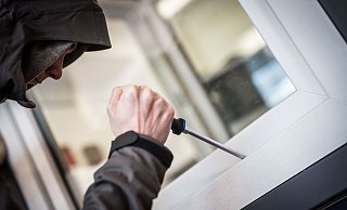 Gleich mehrfach haben Einbrecher zum Wochenende hin zugeschlagen. Bei Warburg waren vor allem Landmaschinen im Visier der Täter. (Themenbild) - Frank Rumpenhorst/dpa Gleich mehrfach haben Einbrecher zum Wochenende hin zugeschlagen. Bei Warburg waren vor allem Landmaschinen im Visier der Täter. (Themenbild) - Frank Rumpenhorst/dpa