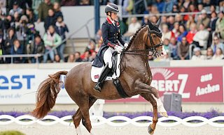 Charlotte Dujardin darf nach der Sperre wegen eines Peitschen-Videos in wenigen Tagen wieder reiten. - Uwe Anspach/dpa Charlotte Dujardin darf nach der Sperre wegen eines Peitschen-Videos in wenigen Tagen wieder reiten. - Uwe Anspach/dpa