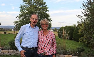 Bernd und Ulrike Poggemöller im Garten ihres Hauses auf dem Wittel. - Dirk Windmöller Bernd und Ulrike Poggemöller im Garten ihres Hauses auf dem Wittel. - Dirk Windmöller