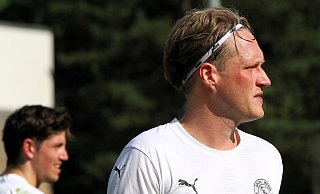 Mit einem unglaublichen Siegeswillen drehte der TuS GW Pödingausen (hier Philip Ewert) das Spiel und verwandelte einen Rückstand von drei Toren nach der Pause in einen Sieg mit fünf Toren. - Andreas Gerth Mit einem unglaublichen Siegeswillen drehte der TuS GW Pödingausen (hier Philip Ewert) das Spiel und verwandelte einen Rückstand von drei Toren nach der Pause in einen Sieg mit fünf Toren. - Andreas Gerth