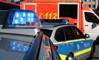 Die Polizei eilte zum Einsatzort, fand den Skoda mit seinem wütenden Fahrer aber nicht mehr. - Symbolfoto: Jens Reichenbach Die Polizei eilte zum Einsatzort, fand den Skoda mit seinem wütenden Fahrer aber nicht mehr. - Symbolfoto: Jens Reichenbach