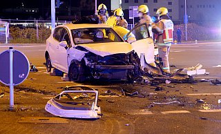 Drei Insassen wurden verletzt, als auf der Kreuzung Salzkottener Straße, Frankfurter Weg und Heinz-Nixdorf-Ring drei Pkw zusammenstießen. - Ralph Meyer Drei Insassen wurden verletzt, als auf der Kreuzung Salzkottener Straße, Frankfurter Weg und Heinz-Nixdorf-Ring drei Pkw zusammenstießen. - Ralph Meyer