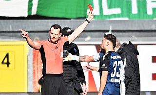 Paderborns Torwart Manuel Riemann sah gegen Fürth die Rote Karte. - Mirko Kappes/SC Paderborn 07/dpa Paderborns Torwart Manuel Riemann sah gegen Fürth die Rote Karte. - Mirko Kappes/SC Paderborn 07/dpa