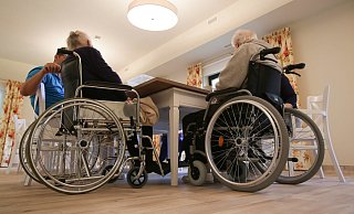 Investoren ziehen im Kreis Gütersloh neue Alten- und Pflegeeinrichtungen hoch, obwohl es statistisch schon jetzt einen Überhang an Plätzen gibt. - picture alliance Investoren ziehen im Kreis Gütersloh neue Alten- und Pflegeeinrichtungen hoch, obwohl es statistisch schon jetzt einen Überhang an Plätzen gibt. - picture alliance