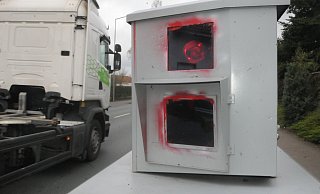 Ob Farbe oder Dreck: Blitzer Nico musste schon einiges erleiden. - Claus Meyer Ob Farbe oder Dreck: Blitzer Nico musste schon einiges erleiden. - Claus Meyer