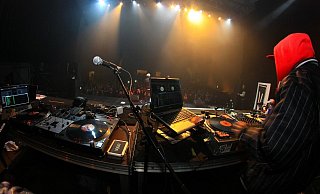 Ob Hip-Hop oder harter Rock, am Wochenende bieten DJs und Bands Musik für viele Geschmäcker. - (Symbolbild) Pixabay Ob Hip-Hop oder harter Rock, am Wochenende bieten DJs und Bands Musik für viele Geschmäcker. - (Symbolbild) Pixabay