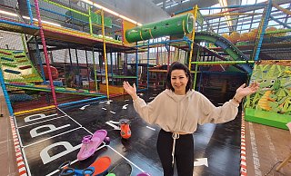 Janina Beiderwieden (37) freut sich auf den Start ihrer "JBs Kids Factory". - Peter Heidbrink Janina Beiderwieden (37) freut sich auf den Start ihrer "JBs Kids Factory". - Peter Heidbrink