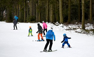 In Winterberg sind aktuell noch 12 Lifte offen für die Wintersportler. - picture alliance/dpa In Winterberg sind aktuell noch 12 Lifte offen für die Wintersportler. - picture alliance/dpa