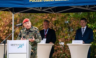 Generalmajor Carsten Breuer (l) ist für die Leitung des geplanten Corona-Krisenstabs im Gespräch. - Foto: Nicolas Armer/dpa/Archiv Generalmajor Carsten Breuer (l) ist für die Leitung des geplanten Corona-Krisenstabs im Gespräch. - Foto: Nicolas Armer/dpa/Archiv