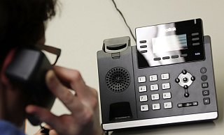 Nach wie vor versuchen Betrüger über den sogenannten "Enkel-Trick", an Geld von ihren Opfern zu kommen. Die Betrugsmasche ist nicht neu, aber in Zeiten der Corona-Krise ändert sich auch mal die Thematik. - David Schellenberg Nach wie vor versuchen Betrüger über den sogenannten "Enkel-Trick", an Geld von ihren Opfern zu kommen. Die Betrugsmasche ist nicht neu, aber in Zeiten der Corona-Krise ändert sich auch mal die Thematik. - David Schellenberg