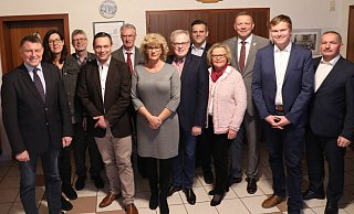 Der CDU-Stadtverband Höxter mit Verantwortlichen und Gästen beim Neujahrsempfang. - Simone Flörke Der CDU-Stadtverband Höxter mit Verantwortlichen und Gästen beim Neujahrsempfang. - Simone Flörke