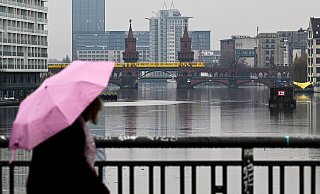 Das Wetter in Deutschland soll auch über die Feiertage regnerisch bleiben. - Jens Kalaene/dpa Das Wetter in Deutschland soll auch über die Feiertage regnerisch bleiben. - Jens Kalaene/dpa
