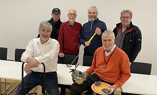 Dieter Berger (hinten, v. l.), Rainer Janssen, Klemens Rucha, Nis Ingwersen und Uwe Sartun (vorne l.) und Günter Rabe treffen sich regelmäßig, um Ideen auszutauschen. - Spiekerkötter Dieter Berger (hinten, v. l.), Rainer Janssen, Klemens Rucha, Nis Ingwersen und Uwe Sartun (vorne l.) und Günter Rabe treffen sich regelmäßig, um Ideen auszutauschen. - Spiekerkötter