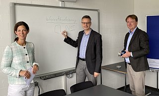 Arbeiten künftig zusammen: Stiftungsprofessorin Christina Hoon, der Unternehmer Andreas Hettich und Fred G. Becker, der Chef des Instituts für Familienunternehmen. - Mika Arbeiten künftig zusammen: Stiftungsprofessorin Christina Hoon, der Unternehmer Andreas Hettich und Fred G. Becker, der Chef des Instituts für Familienunternehmen. - Mika