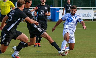 Das Spiel SV Eidinghausen-Werste gegen SV Oetinghausen war hart umkämpft und endete unentschieden. - Büchel Das Spiel SV Eidinghausen-Werste gegen SV Oetinghausen war hart umkämpft und endete unentschieden. - Büchel