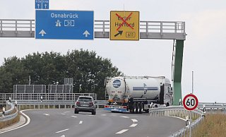 Auf der Zufahrt zur A 30 im Löhner Kreuz gilt nun Tempo 60. - Jörg Stuke Auf der Zufahrt zur A 30 im Löhner Kreuz gilt nun Tempo 60. - Jörg Stuke