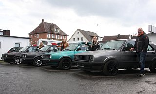 Kleines Oldtimertreffen: Die Golf II von Lena Möntmann (v.l.), Anne Möntmann, Steffi Jonas und Marcel Jonas. - Anne Neul Kleines Oldtimertreffen: Die Golf II von Lena Möntmann (v.l.), Anne Möntmann, Steffi Jonas und Marcel Jonas. - Anne Neul