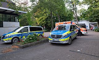 Mit gleich vier Streifenwagen war die Polizei am Sonntagnachmittag in der Innenstadt vor Ort. - Thorsten Gödecker Mit gleich vier Streifenwagen war die Polizei am Sonntagnachmittag in der Innenstadt vor Ort. - Thorsten Gödecker