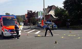 Der Kreuzungsbereich war für Unfallaufnahme und Bergung von der Polizei gesperrt worden. - Burkhard Battran Der Kreuzungsbereich war für Unfallaufnahme und Bergung von der Polizei gesperrt worden. - Burkhard Battran