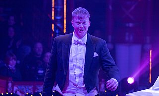 Der Frack gehört beim Auftritt als Pianist im Zirkus Roncalli für Frederik Bulthaup selbstverständlich dazu. Foto: Privat - Privat Der Frack gehört beim Auftritt als Pianist im Zirkus Roncalli für Frederik Bulthaup selbstverständlich dazu. Foto: Privat - Privat