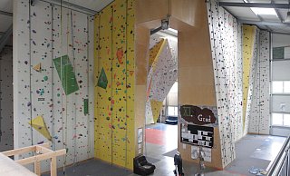 In der gut 1.200 Quadratmeter großen Halle stehen den Besuchern 900 Quadratmeter Kletterfläche zur Verfügung. Bis zu 12 Meter geht es hinauf. - Uwe Müller In der gut 1.200 Quadratmeter großen Halle stehen den Besuchern 900 Quadratmeter Kletterfläche zur Verfügung. Bis zu 12 Meter geht es hinauf. - Uwe Müller