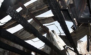 Durch den Brand in Kleinenberg waren ein Wohnhaus und eine zugehörige Werkstatt komplett zerstört worden. Nun brennt es dort erneut. (Archivbild) - Uwe Müller Durch den Brand in Kleinenberg waren ein Wohnhaus und eine zugehörige Werkstatt komplett zerstört worden. Nun brennt es dort erneut. (Archivbild) - Uwe Müller
