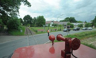Kurvenreich ist die B 65 im Bereich Offelten: Jüngst fuhr hier auch die Museumsbahn, die Schienen hier sind bereits erneuert worden. - Joern Spreen-Ledebur Kurvenreich ist die B 65 im Bereich Offelten: Jüngst fuhr hier auch die Museumsbahn, die Schienen hier sind bereits erneuert worden. - Joern Spreen-Ledebur