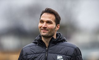 Als Aufsteiger belegt der SC Verl nach dem 1:1 gegen Zwickau aktuell Rang 5 der Tabelle. Trainer Guerino Capretti ist damit sichtlich zufrieden. - picture alliance Als Aufsteiger belegt der SC Verl nach dem 1:1 gegen Zwickau aktuell Rang 5 der Tabelle. Trainer Guerino Capretti ist damit sichtlich zufrieden. - picture alliance