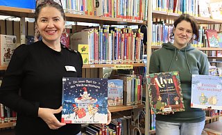 Die Stadtbücherei Bad Oeynhausen hat zu Weihnachten viele Geschichten zum Vorlesen und zum selber lesen im Angebot. Sevinc Girit und Gesa Wegner zeigen ein paar davon. - Dana Thoeren Die Stadtbücherei Bad Oeynhausen hat zu Weihnachten viele Geschichten zum Vorlesen und zum selber lesen im Angebot. Sevinc Girit und Gesa Wegner zeigen ein paar davon. - Dana Thoeren