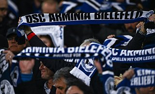 So einfach werden die Arminia-Fans nicht mit der Tabellenführung verwöhnt. - Teresa Kröger So einfach werden die Arminia-Fans nicht mit der Tabellenführung verwöhnt. - Teresa Kröger