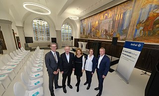 EvKB-Chef Thorsten Kaatze, Rainer Norden (v. Bodelschwinghsche Stiftungen), Dekanin Claudia Hornberg, Pflegedirektorin Petra Krause und der ärztliche Direktor Thomas Vordemvenne im alten Speisesaal. - Andreas Zobe EvKB-Chef Thorsten Kaatze, Rainer Norden (v. Bodelschwinghsche Stiftungen), Dekanin Claudia Hornberg, Pflegedirektorin Petra Krause und der ärztliche Direktor Thomas Vordemvenne im alten Speisesaal. - Andreas Zobe